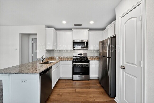 Building Photo - 582 Gabbro Gdns