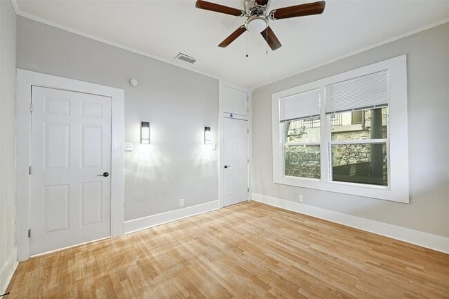 Building Photo - 2511 San Gabriel St