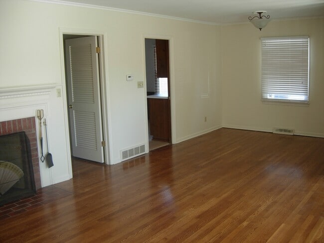 Building Photo - 1822 Ardleigh Rd