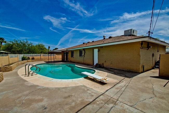 Building Photo - 1030 E Manhatton Dr