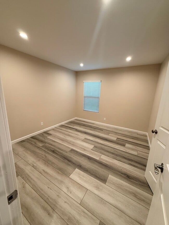 Building Photo - Newly remodeled three bedroom house in Wilmington ready to rent!