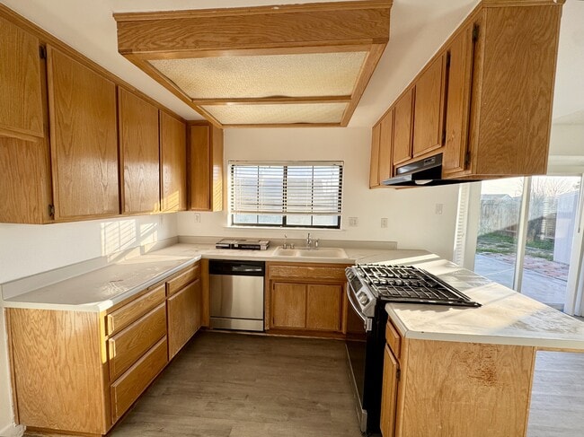 Building Photo - 9808 Susan Ave