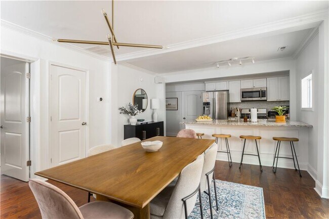 Building Photo - 200 Lowry St NE