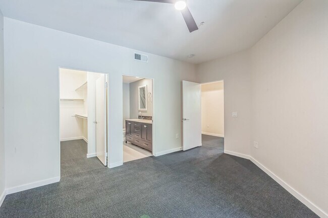 Building Photo - 2 Bed / 2 Bath Townhome at Biltmore, Palm ...