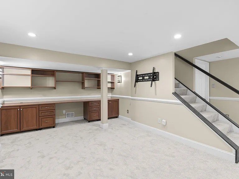 Building Photo - 404 Forest Ln
