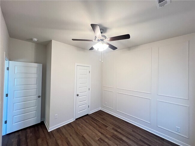 Building Photo - 522 W Branta St