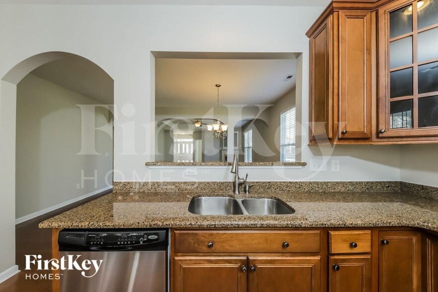 Building Photo - 190 Parkview Ln