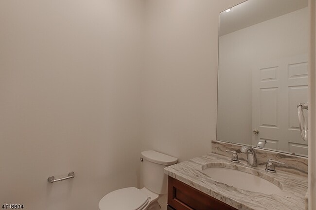 Building Photo - 15 DeCroce Ct