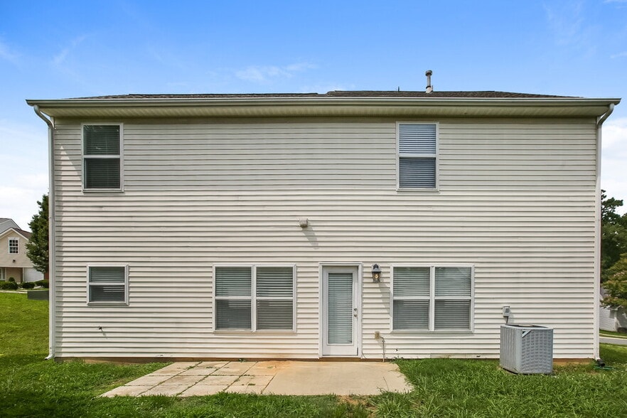 Building Photo - 1006 Tiger Eye Ave