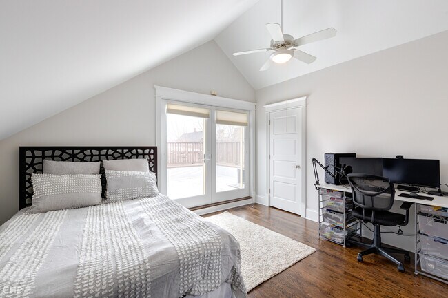 Building Photo - 2663 N Marshfield Ave