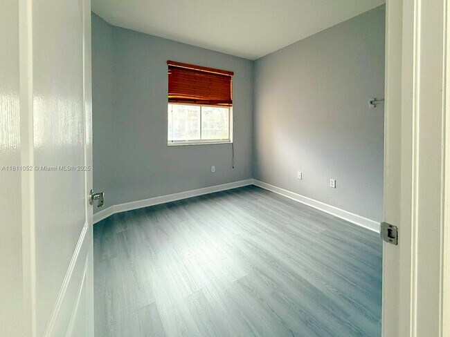 Building Photo - 1677 SE 27th Ct