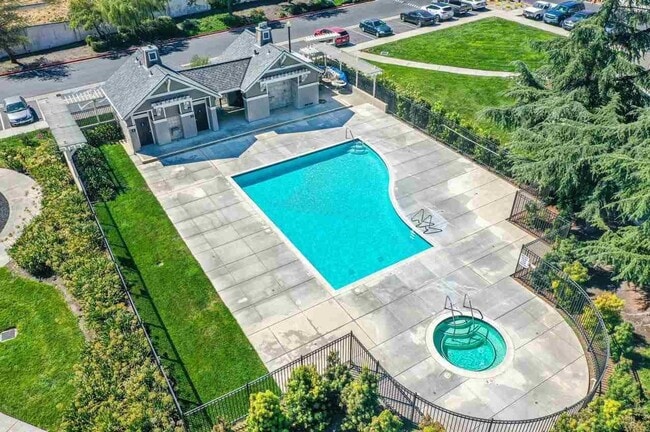 Building Photo - Beautiful 3 Bed, 3 Bath Condo for Rent in Livermore, CA