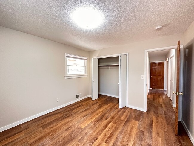 Building Photo - 9133 Oakwood Rd