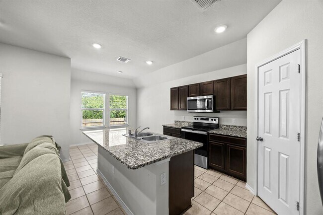 Building Photo - 603 Taggart Trail