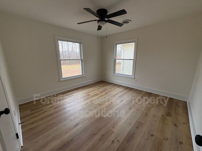 Building Photo - 429 Peeden Dr