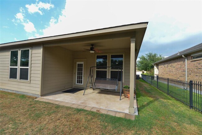 Building Photo - 1211 Majestic Oak