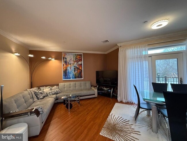 Building Photo - 266 Carson Terrace