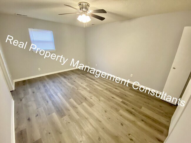 Building Photo - Redbud Ridge 7