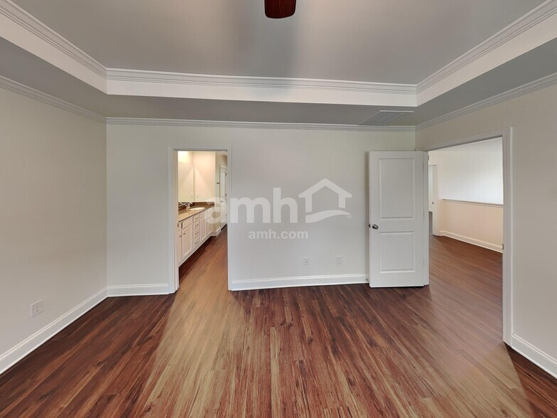 Building Photo - 544 Rivermist Dr