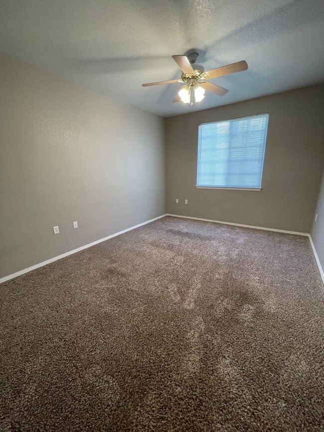 Building Photo - 3002 W Elizabeth St