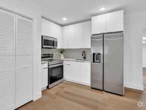 Building Photo - 470 NE 165th St
