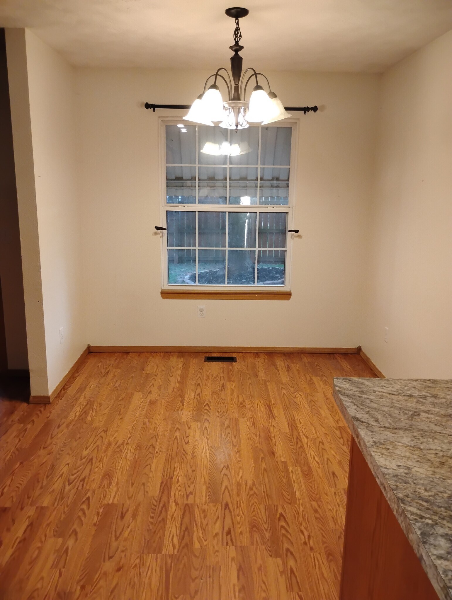 Building Photo - 428 W White Ash Rd