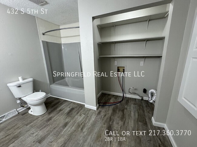 Building Photo - 432 S 5th St