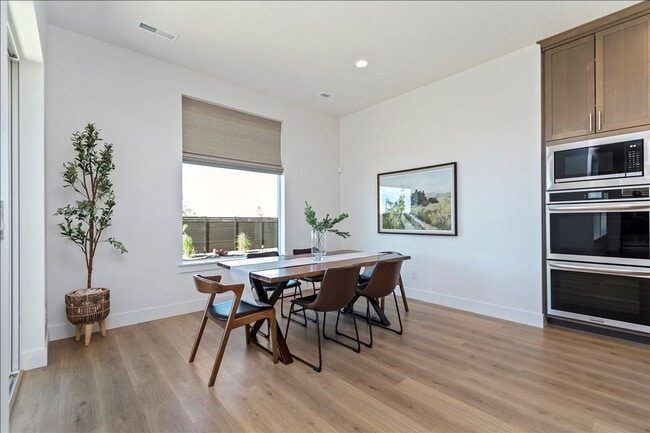 Building Photo - Custom Model Home on the Meridian Bluff