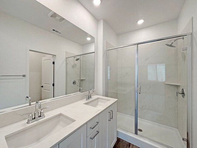 Building Photo - Spacious 3-Bedroom, 3-Bathroom Townhome in...