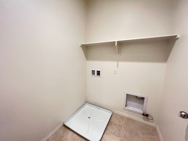 Building Photo - Wonderful 3 Bedroom 3 Bathroom Anaheim Condo in Gated Community