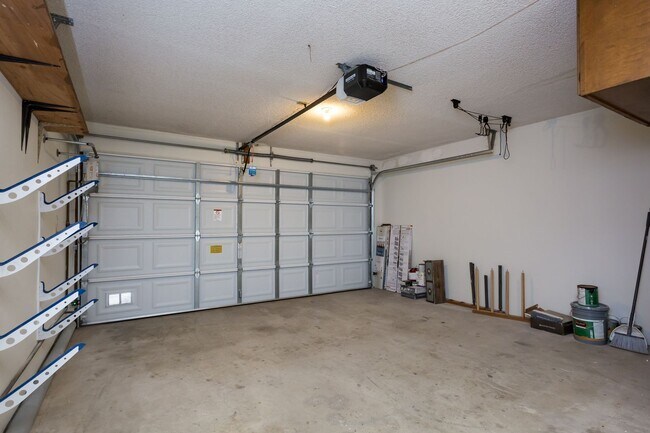 Building Photo - 776 Sapphire St