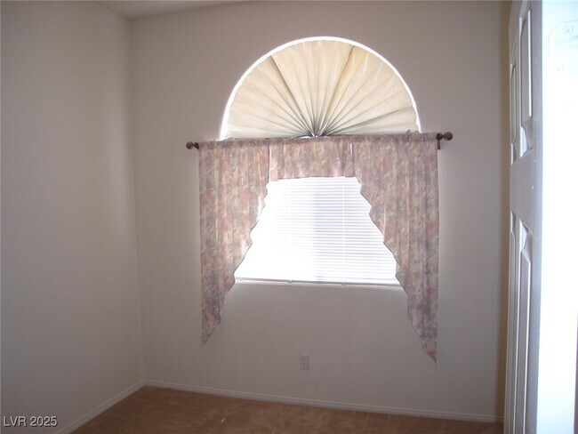 Building Photo - 2400 Indian Pony Ct