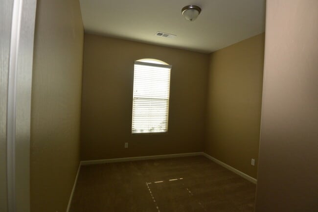 Building Photo - 6250 W Vine Ave