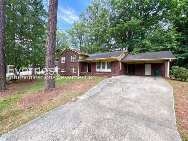 Building Photo - Limited Time Special Offer / 3 beds 2 baths Spacious Single Family Home with Carport and Deck /  ...