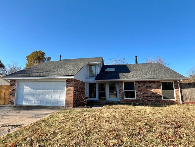 Building Photo - ?Cozy North OKC home with fireplace ?