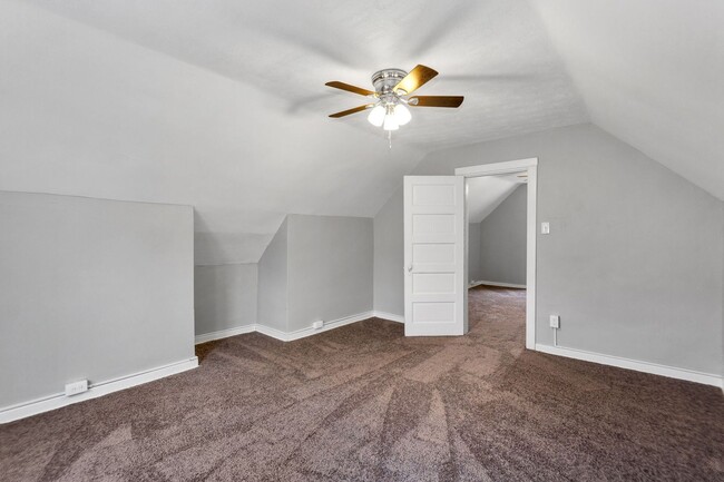 Building Photo - 5 bed 1.5 bath - Central Oakland, all upda...