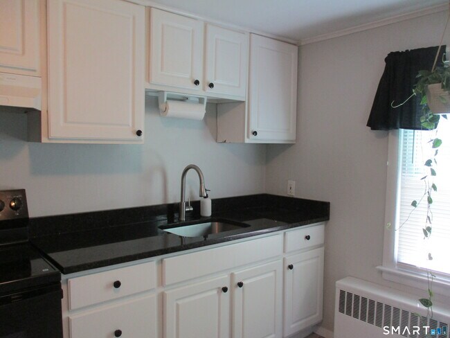 Building Photo - 29 Holmeslea Ct