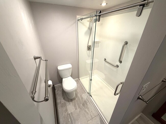 Building Photo - Stunning 2 Bed 1 Bath Condo Close to Downt...