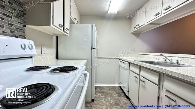 Building Photo - 3045 Park Ln