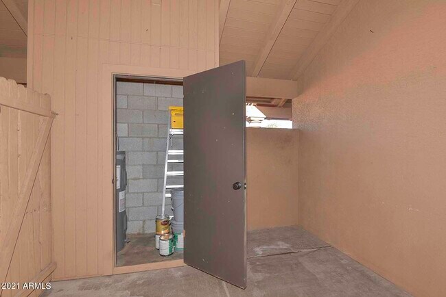 Building Photo - 20402 N 6TH Dr