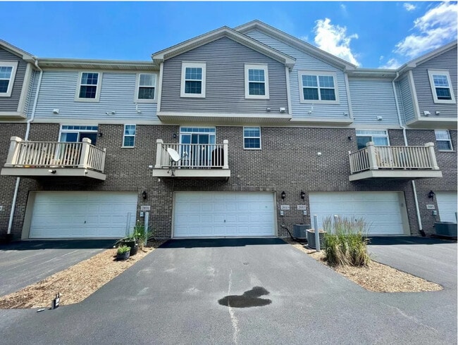 Building Photo - 2889 Henley Ln