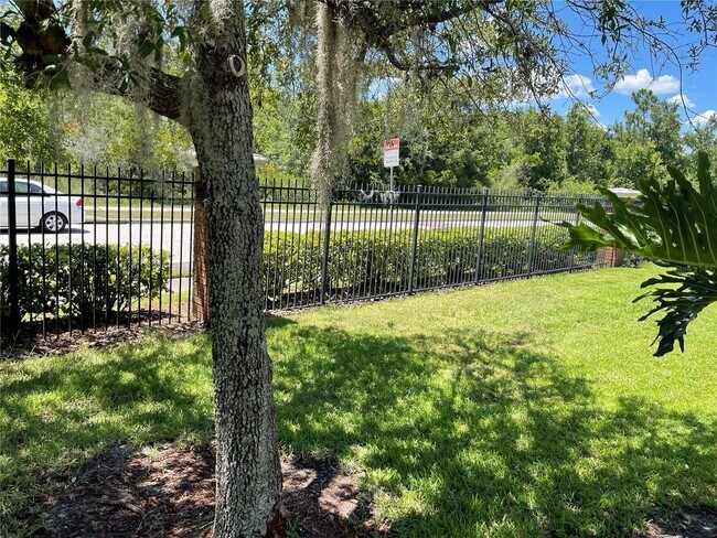 Building Photo - Beautiful Townhouse located in Crowntree L...