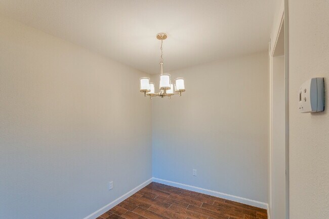 Building Photo - 2 BEDROOM/2 BATH FABULOUS LOCATION AT THE DESIRABLE ENERGY CORRIDOR