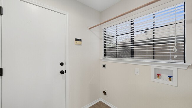 Building Photo - 1073 Stone Hollow