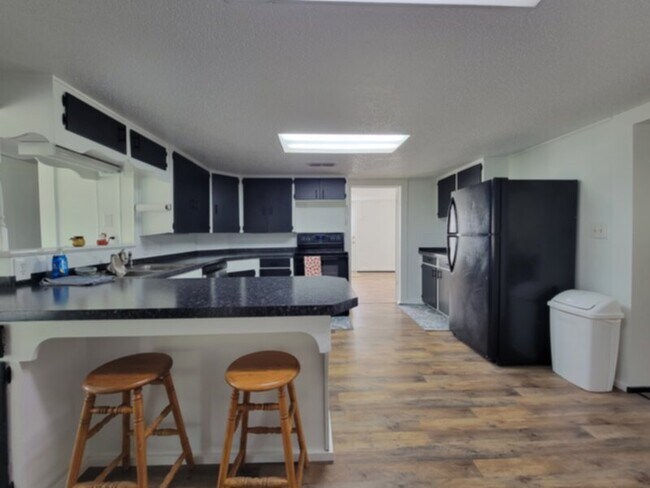 Building Photo - 1112 County Rd