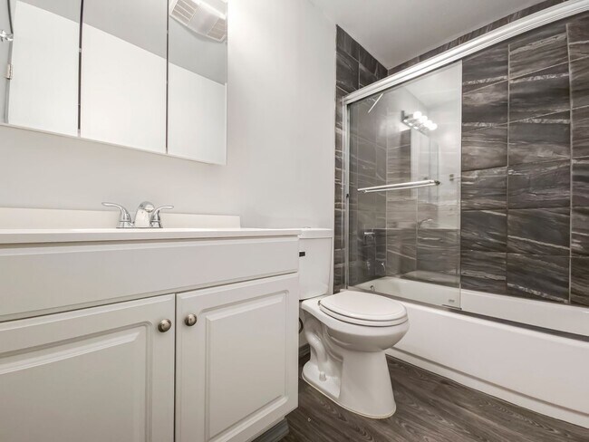 Building Photo - Pet-Friendly 2BR Duplex with Fenced Yard & New Carpets