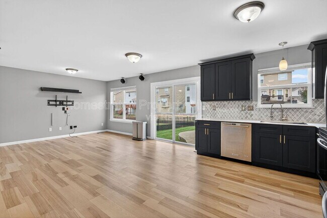 Building Photo - 425 Spring Trce