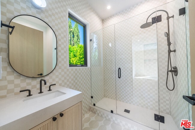 Building Photo - 12001 Crest Ct