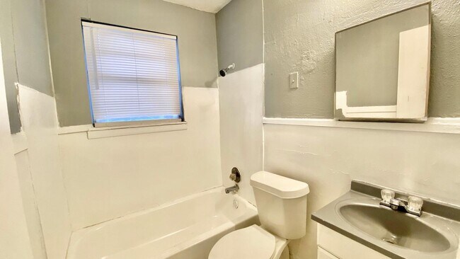 Building Photo - $0 First Month's Rent / $0 Deposit at Move-in