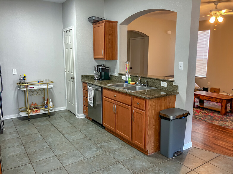 shared kitchen with stone counters - 2929 McLaren Dr